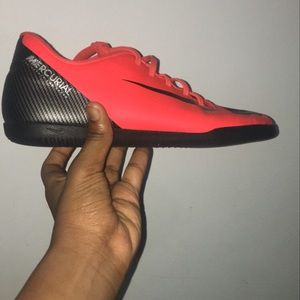 Nike CR7 size 8 VNDS (barley worn)